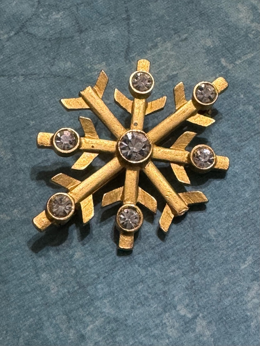LIA SOPHIA BRUSHED GOLD TONE SNOWFLAKE BROOCH